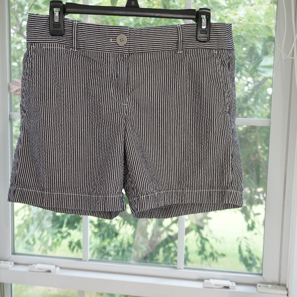 LOFT Pants - LOFT Shorts Seersucker blue and white Size 4